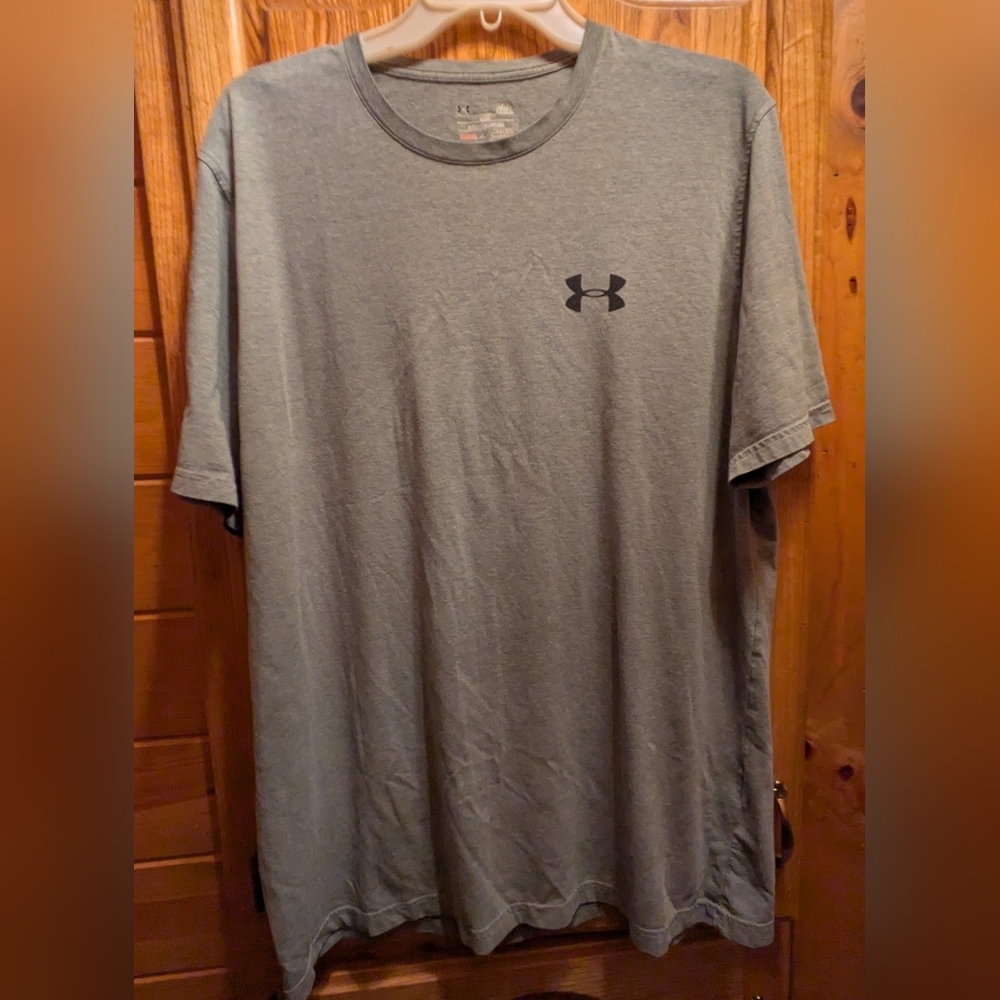 Under Armour Men's Gray T-Shirt